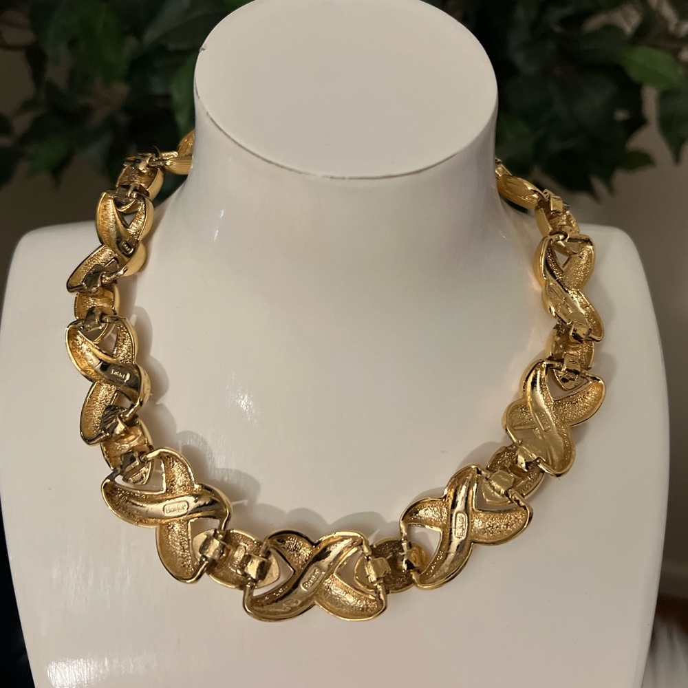 ✔Butler 5th Avenue Collection Polished Brushed Gold X’s and O’s Choker Necklace - Picture 2 of 7